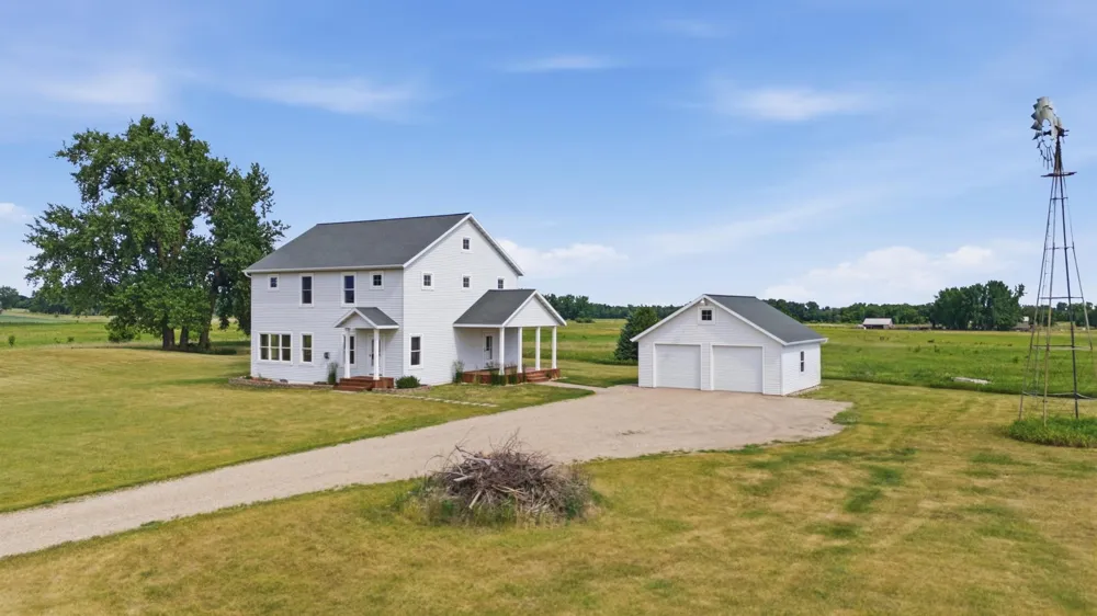 16305 57th Street SE Kindred, ND 58051