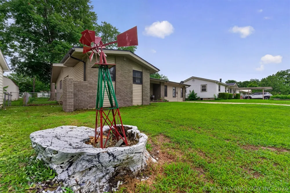 322 E Maple Street Skiatook, OK 74070