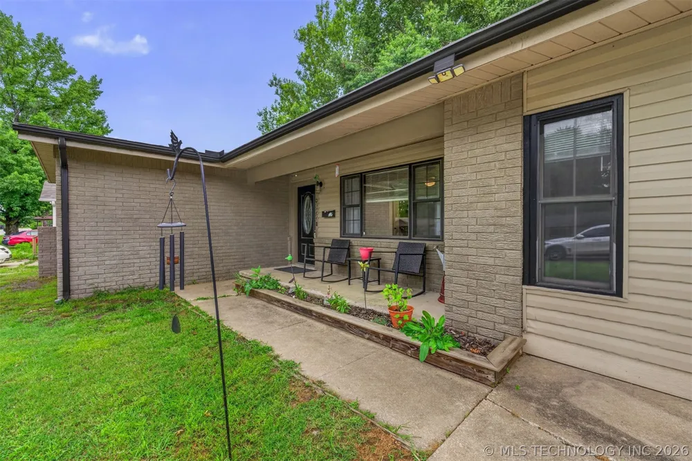 322 E Maple Street Skiatook, OK 74070