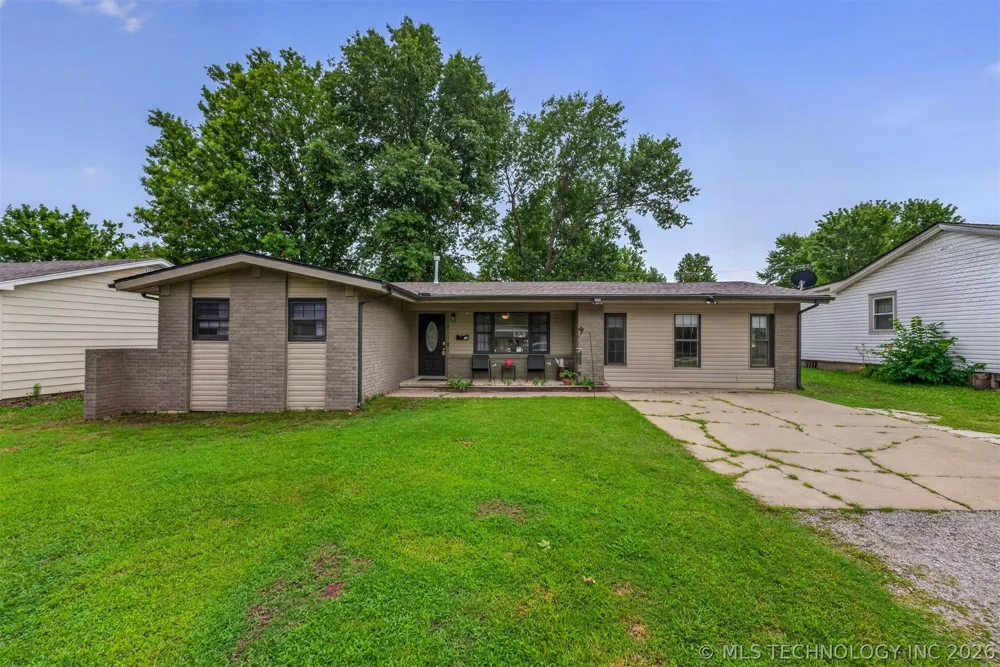 322 E Maple Street Skiatook, OK 74070