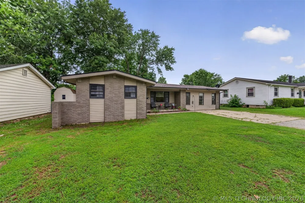 322 E Maple Street Skiatook, OK 74070