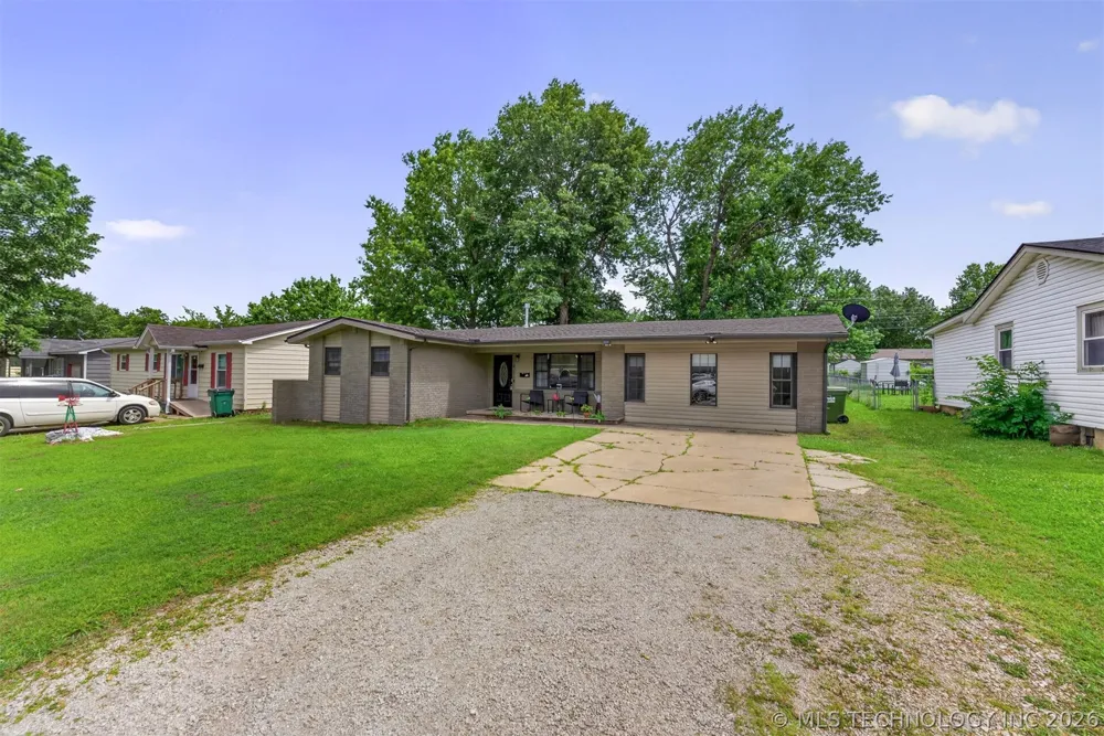 322 E Maple Street Skiatook, OK 74070