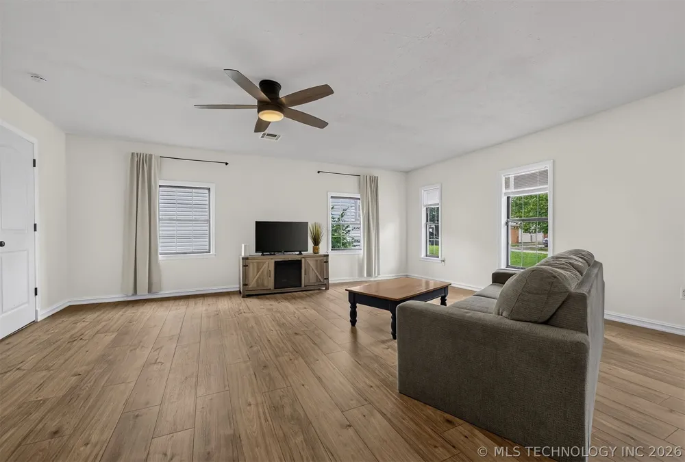 322 E Maple Street Skiatook, OK 74070