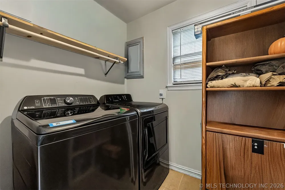 322 E Maple Street Skiatook, OK 74070