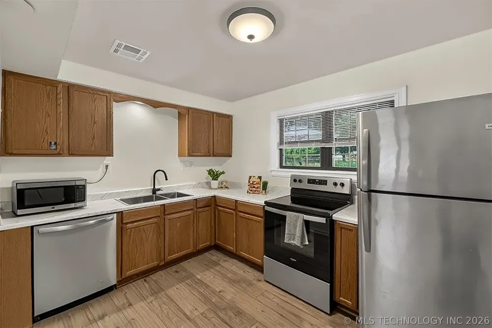322 E Maple Street Skiatook, OK 74070