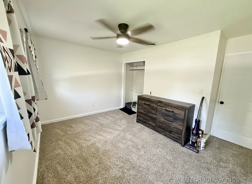 322 E Maple Street Skiatook, OK 74070