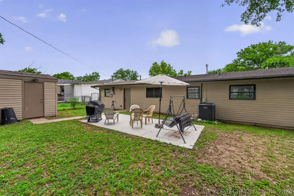 322 E Maple Street Skiatook, OK 74070