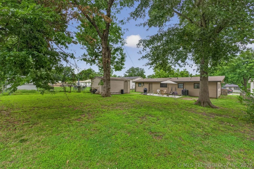 322 E Maple Street Skiatook, OK 74070
