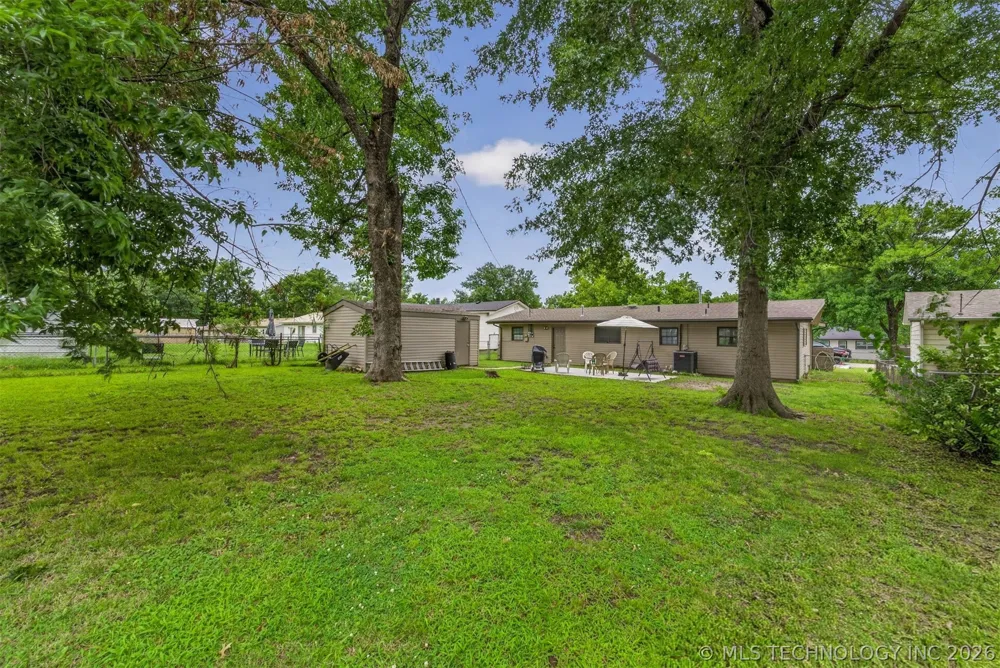 322 E Maple Street Skiatook, OK 74070