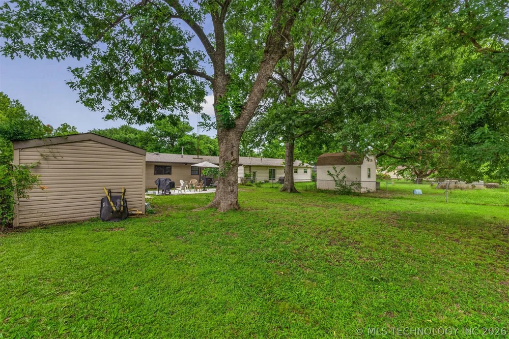 322 E Maple Street Skiatook, OK 74070