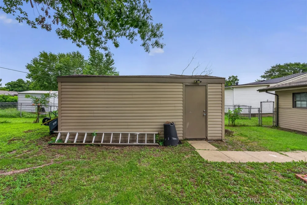 322 E Maple Street Skiatook, OK 74070