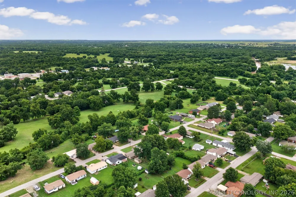 322 E Maple Street Skiatook, OK 74070