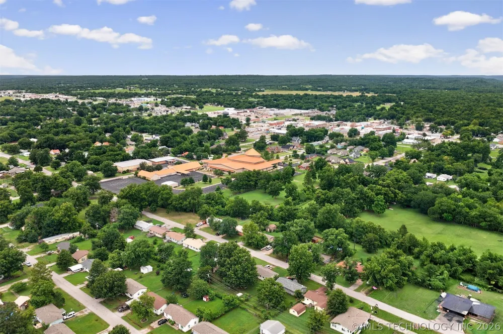 322 E Maple Street Skiatook, OK 74070
