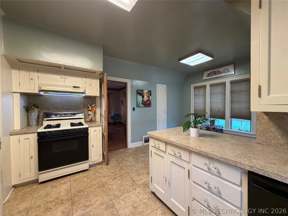 211 S Price Avenue Hominy, OK 74035