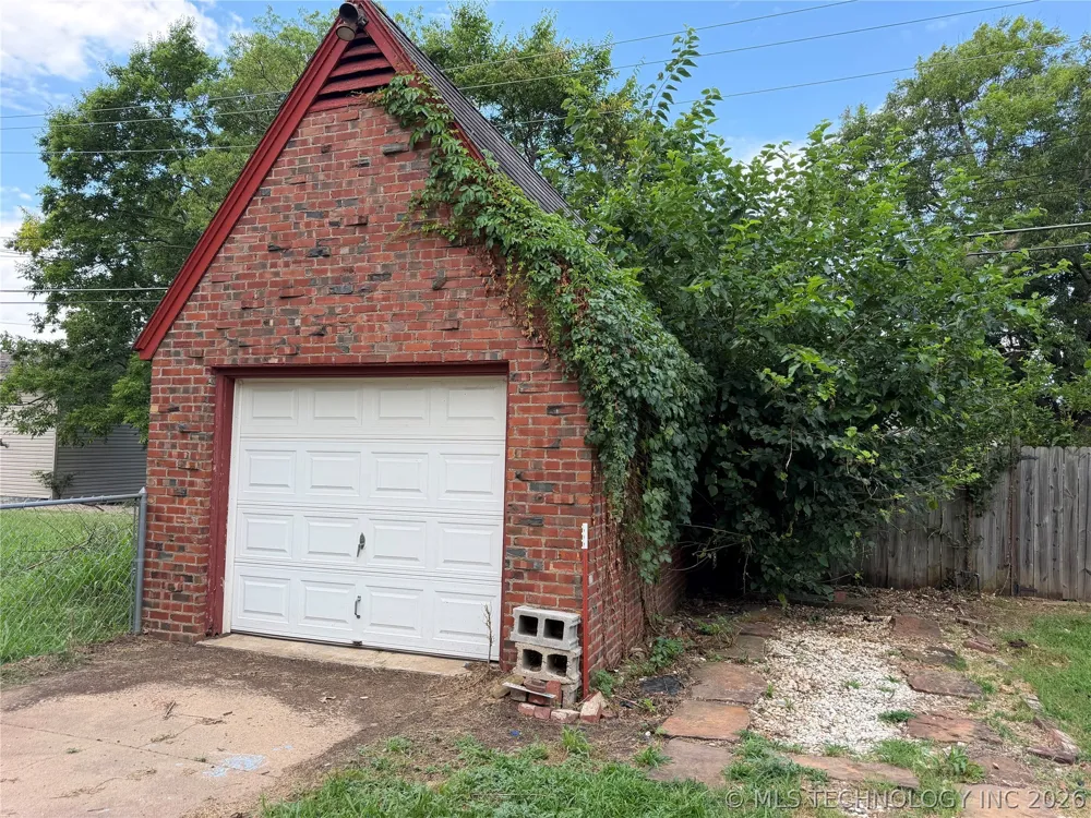 211 S Price Avenue Hominy, OK 74035