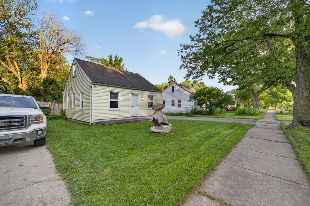 19364 Seminole Redford Charter Township, MI 48240