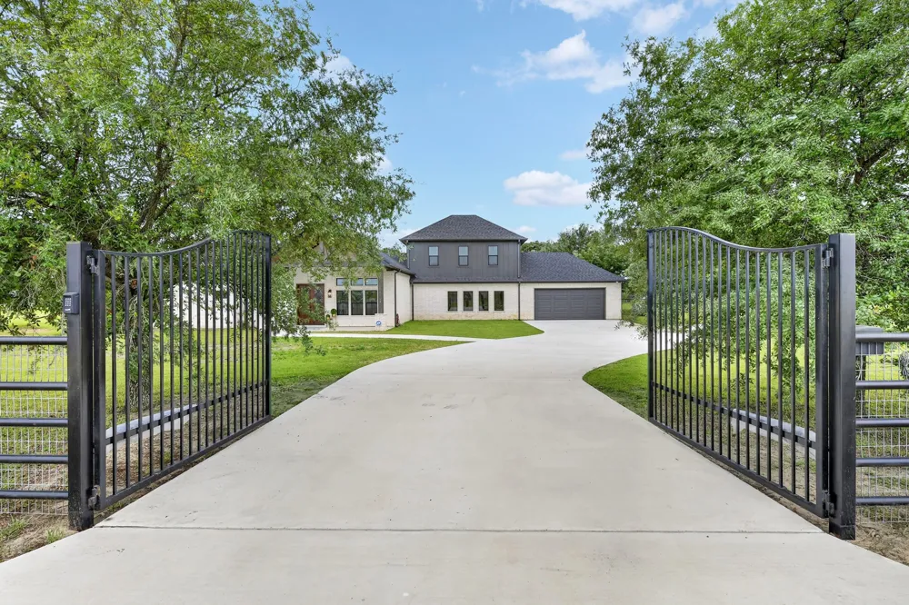 10373 Bobbie Lane Pilot Point, TX 76258