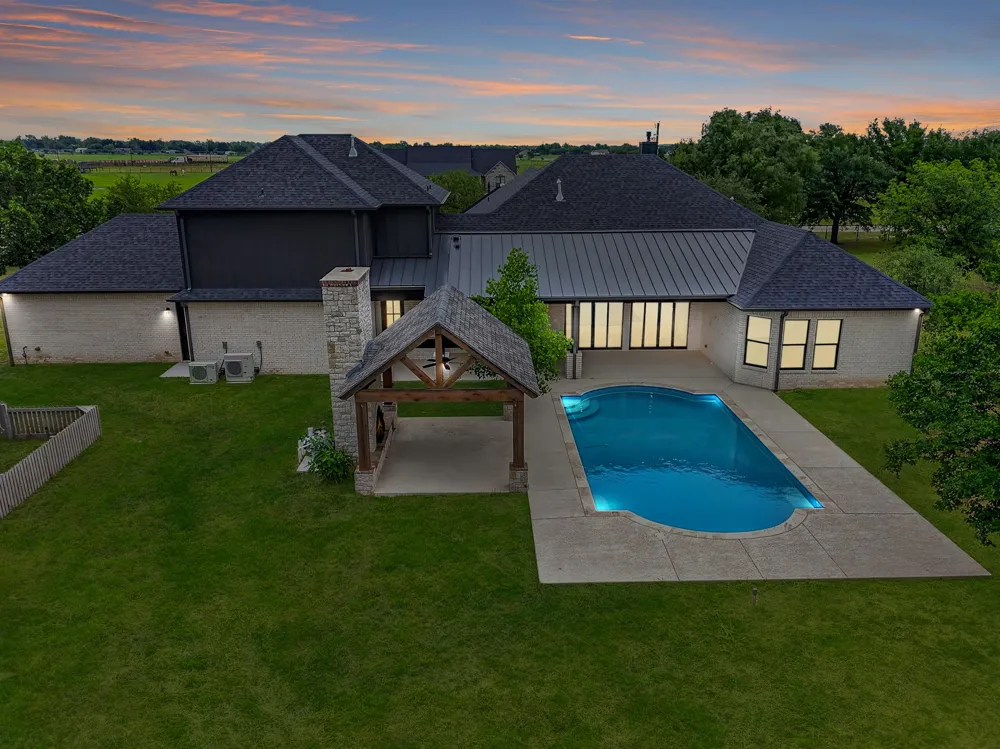 10373 Bobbie Lane Pilot Point, TX 76258