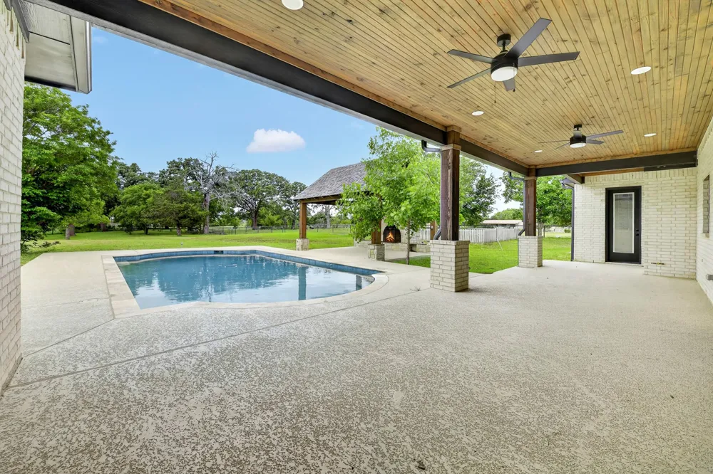 10373 Bobbie Lane Pilot Point, TX 76258