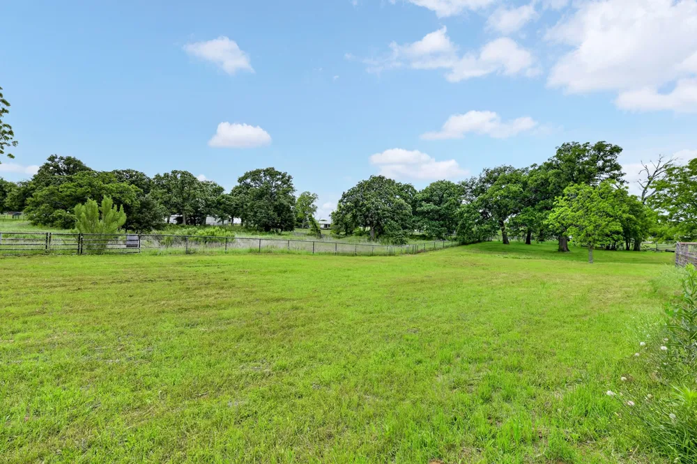 10373 Bobbie Lane Pilot Point, TX 76258
