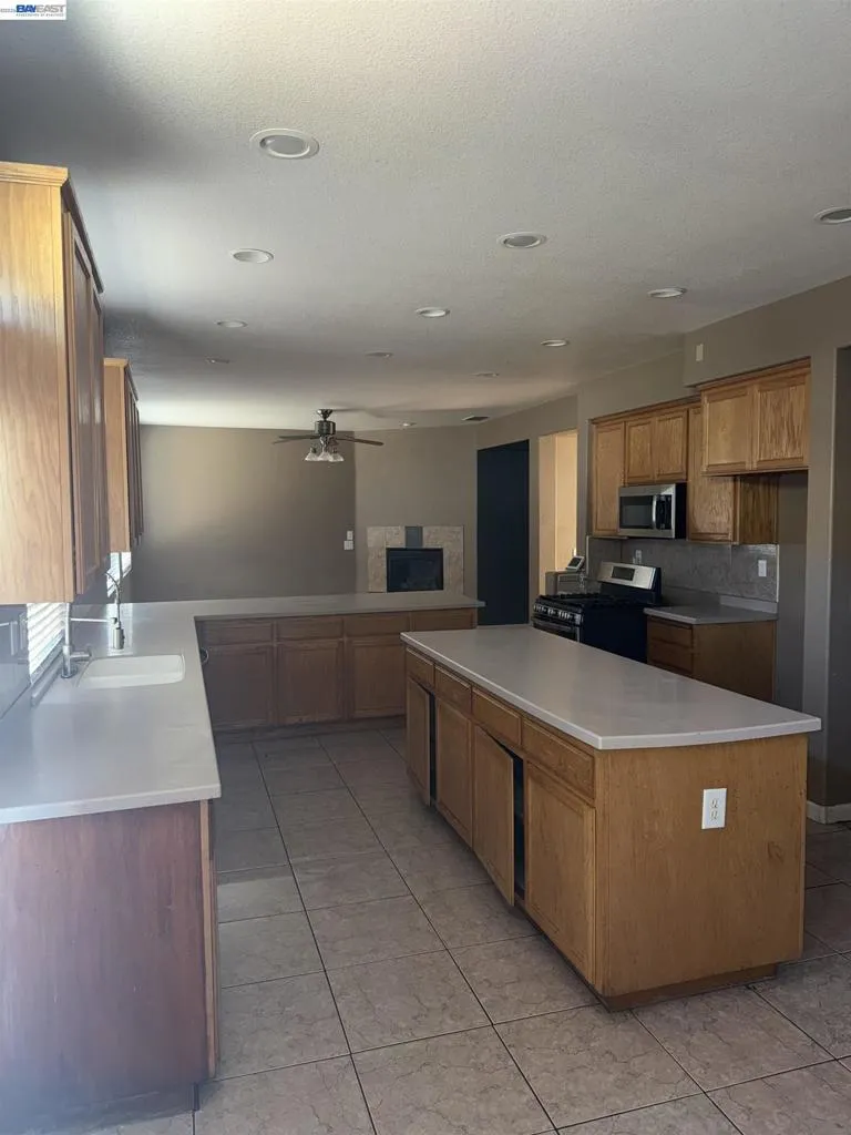1016 Cypress Run Dr Stockton, CA 95209