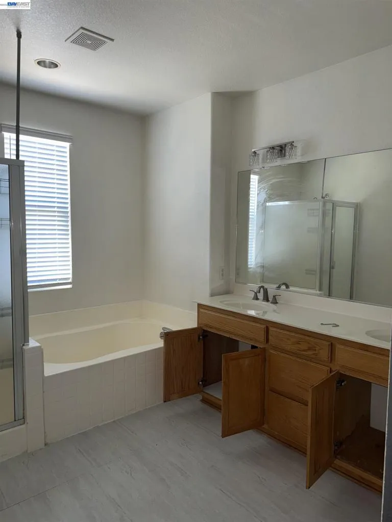 1016 Cypress Run Dr Stockton, CA 95209