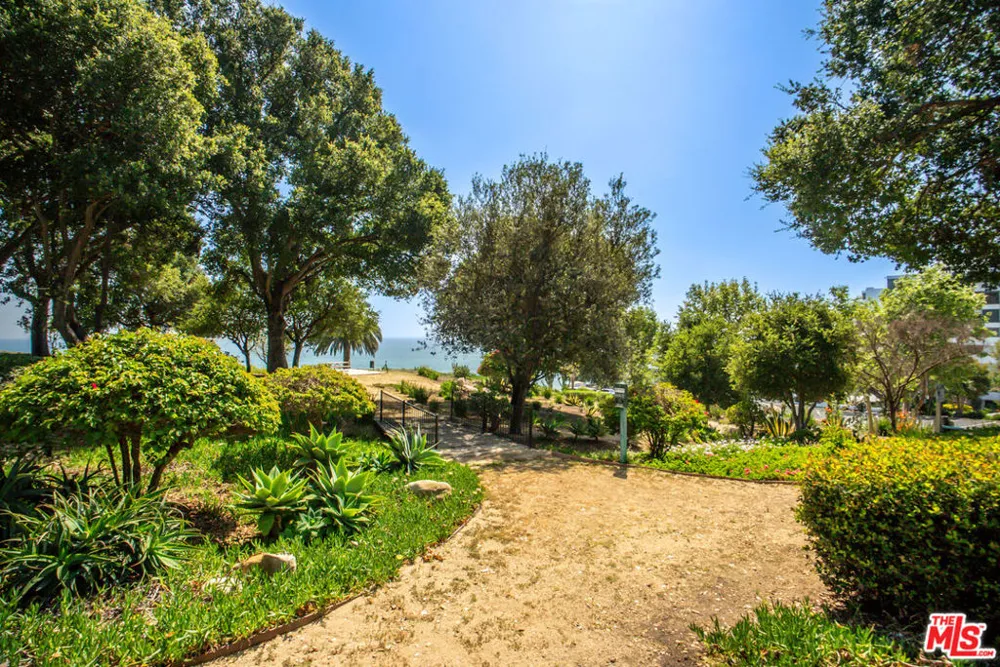 17352 W Sunset Boulevard #606 Pacific Palisades, CA 90272