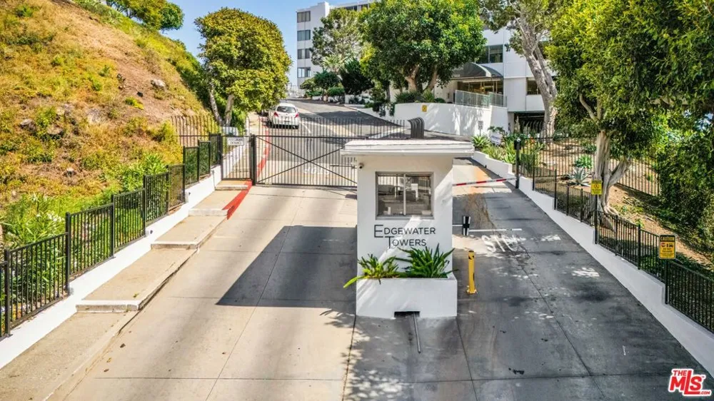 17352 W Sunset Boulevard #606 Pacific Palisades, CA 90272
