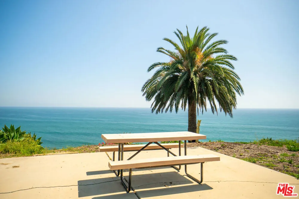 17352 W Sunset Boulevard #606 Pacific Palisades, CA 90272
