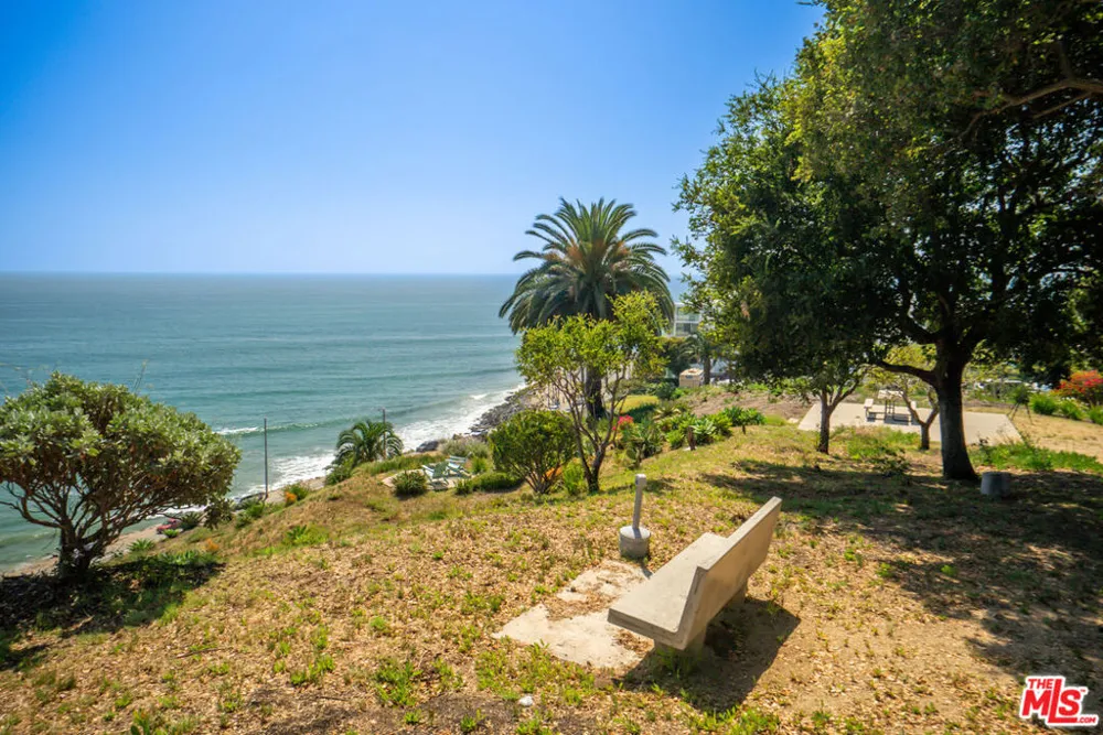 17352 W Sunset Boulevard #606 Pacific Palisades, CA 90272