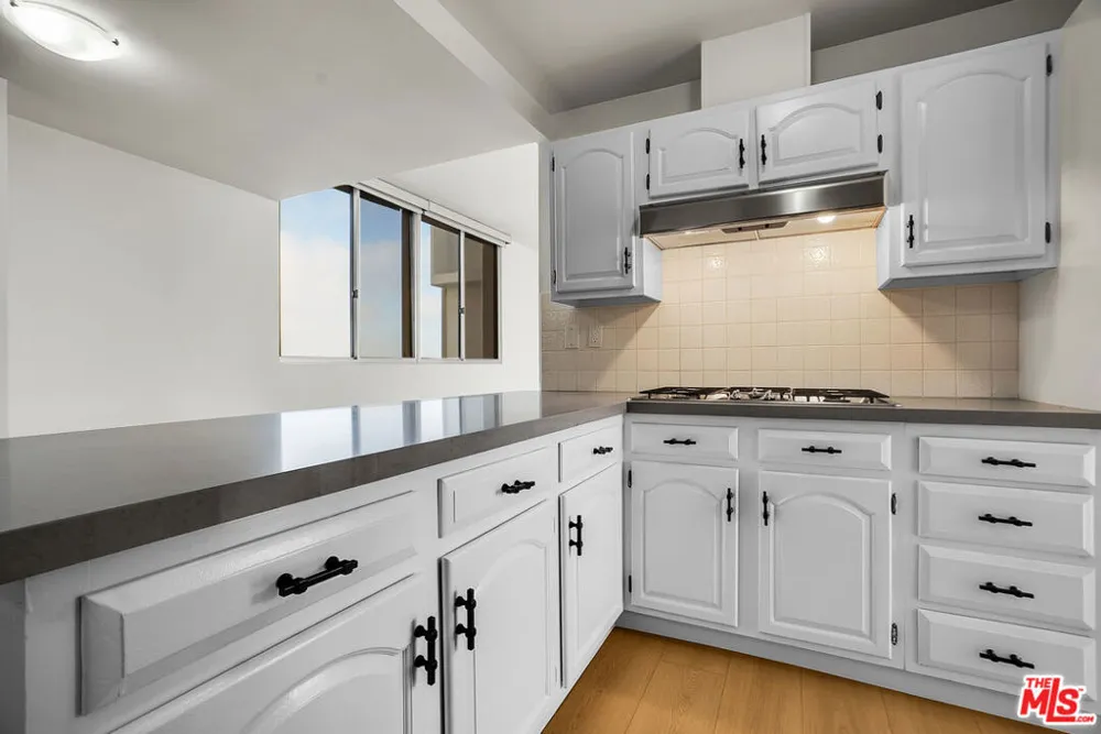 17352 W Sunset Boulevard #606 Pacific Palisades, CA 90272