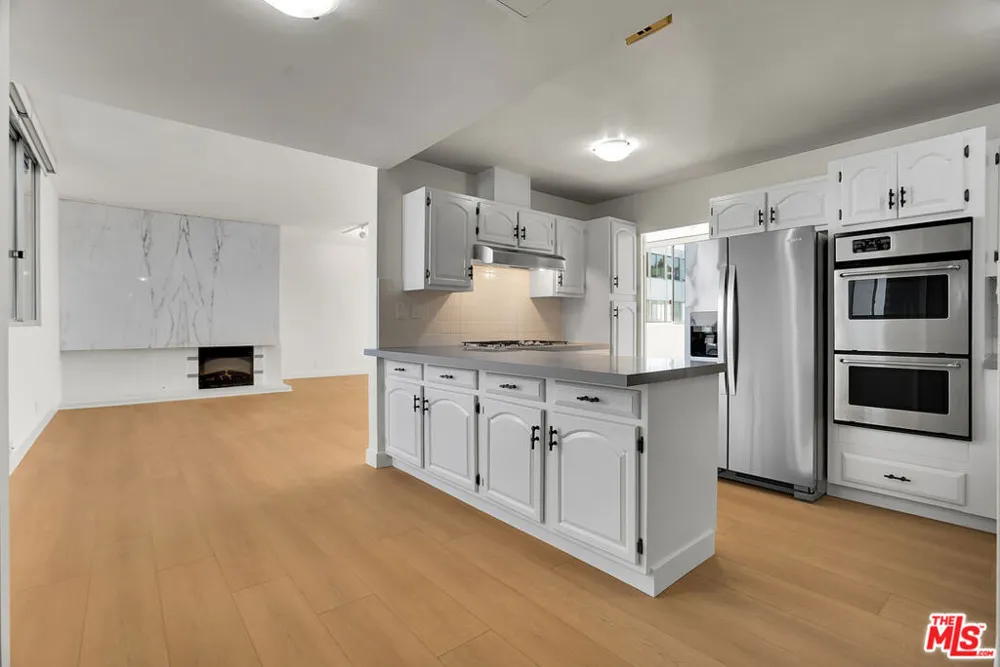 17352 W Sunset Boulevard #606 Pacific Palisades, CA 90272