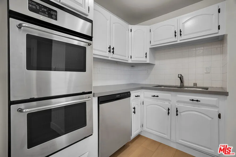 17352 W Sunset Boulevard #606 Pacific Palisades, CA 90272