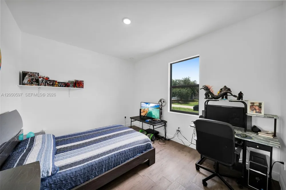 1109 HILTON CIR La Belle, FL 33935
