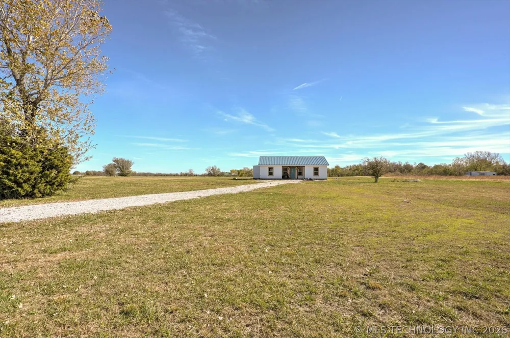 2200 166th Road Mounds, OK 74047