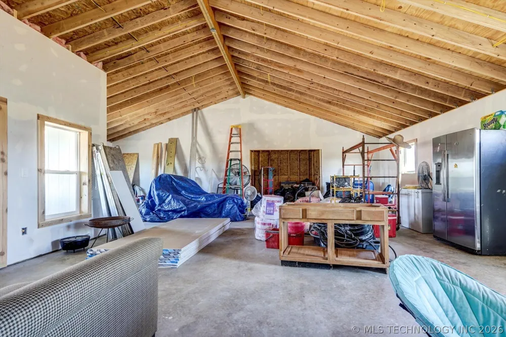 2200 166th Road Mounds, OK 74047
