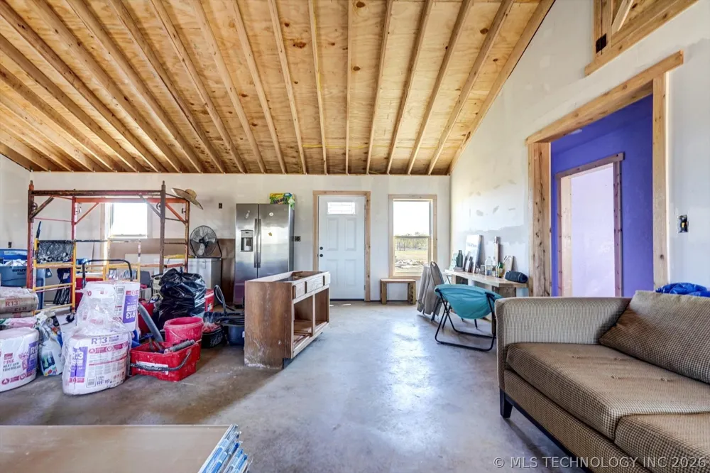 2200 166th Road Mounds, OK 74047