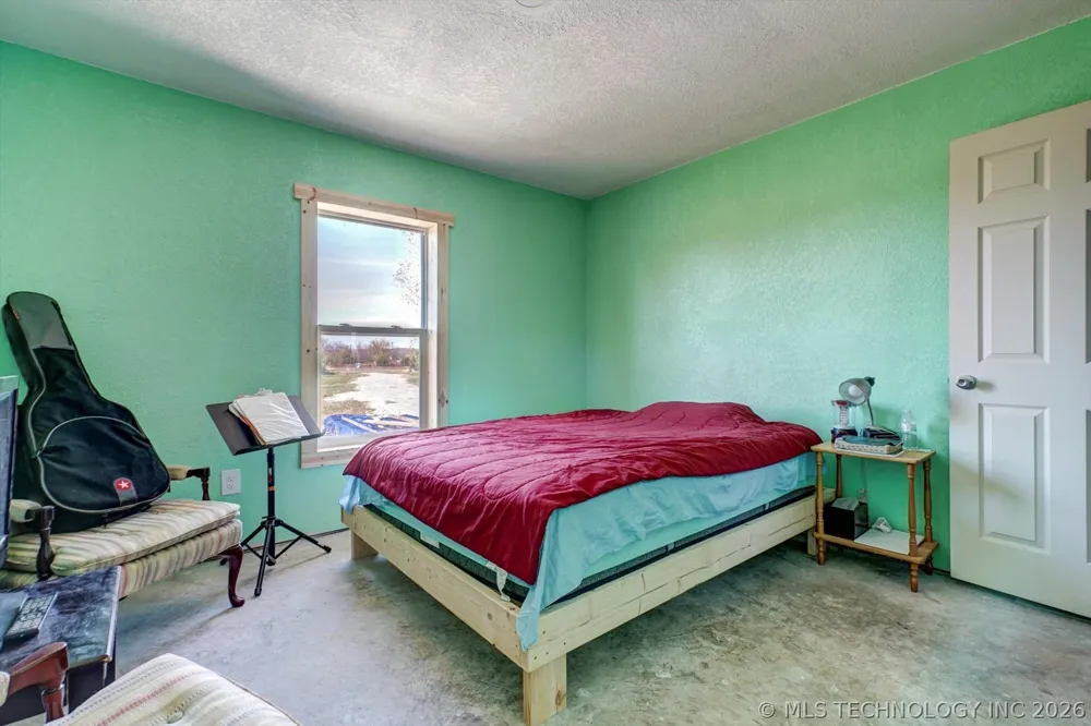 2200 166th Road Mounds, OK 74047