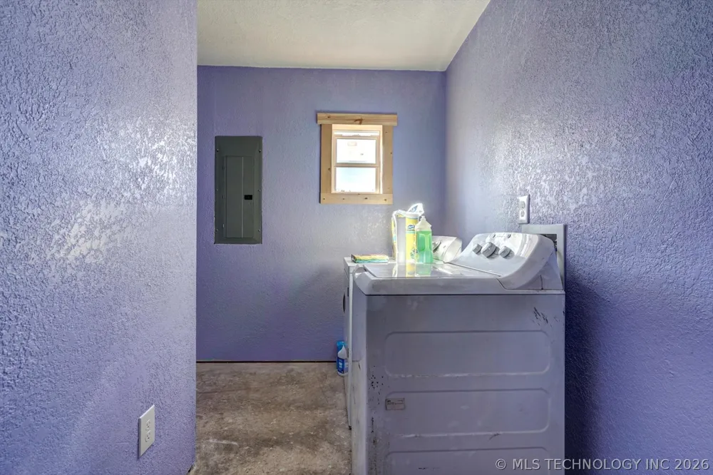 2200 166th Road Mounds, OK 74047