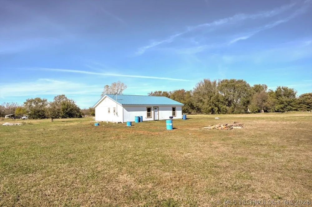 2200 166th Road Mounds, OK 74047