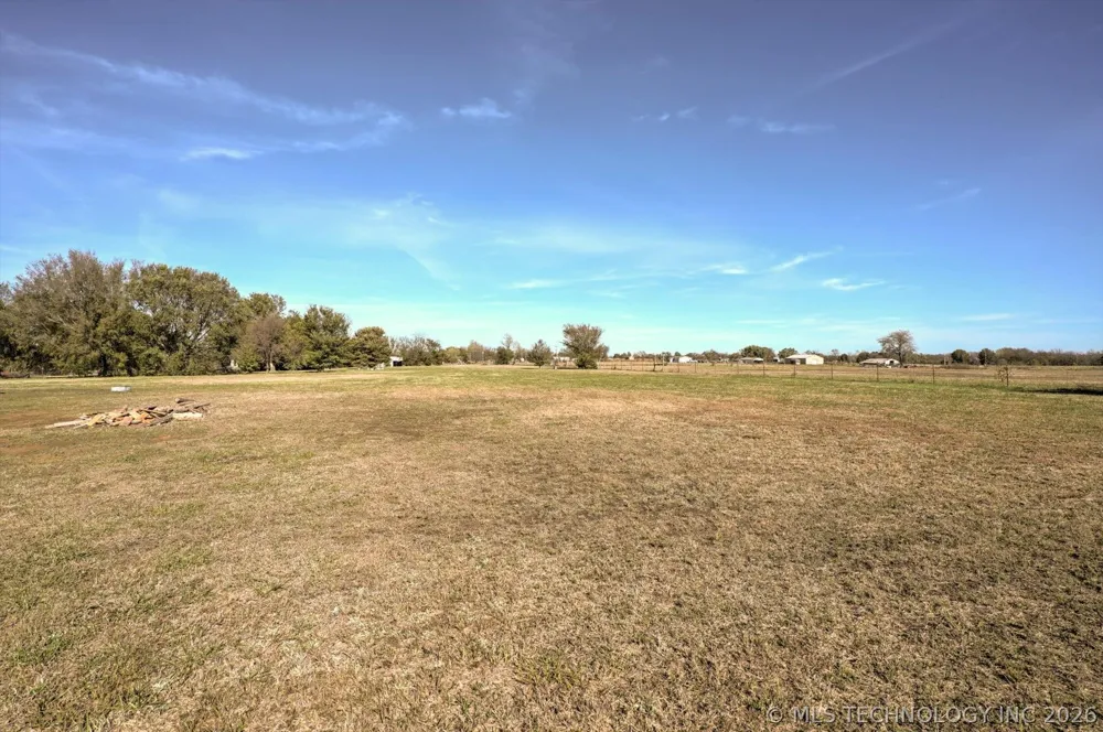 2200 166th Road Mounds, OK 74047