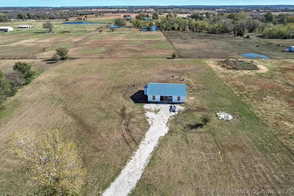 2200 166th Road Mounds, OK 74047
