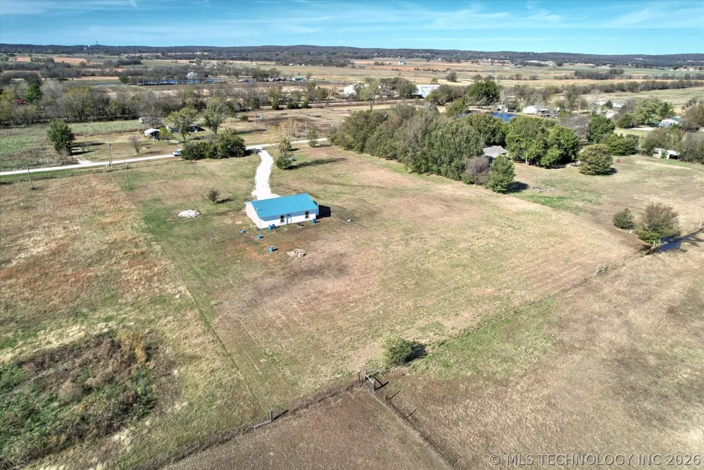 2200 166th Road Mounds, OK 74047