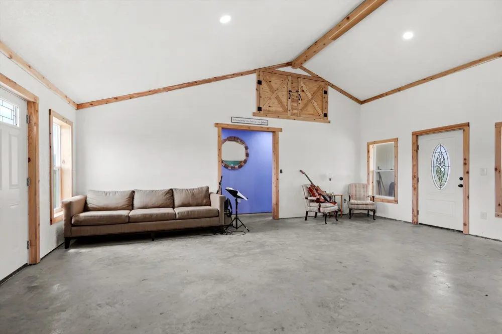 2200 166th Road Mounds, OK 74047