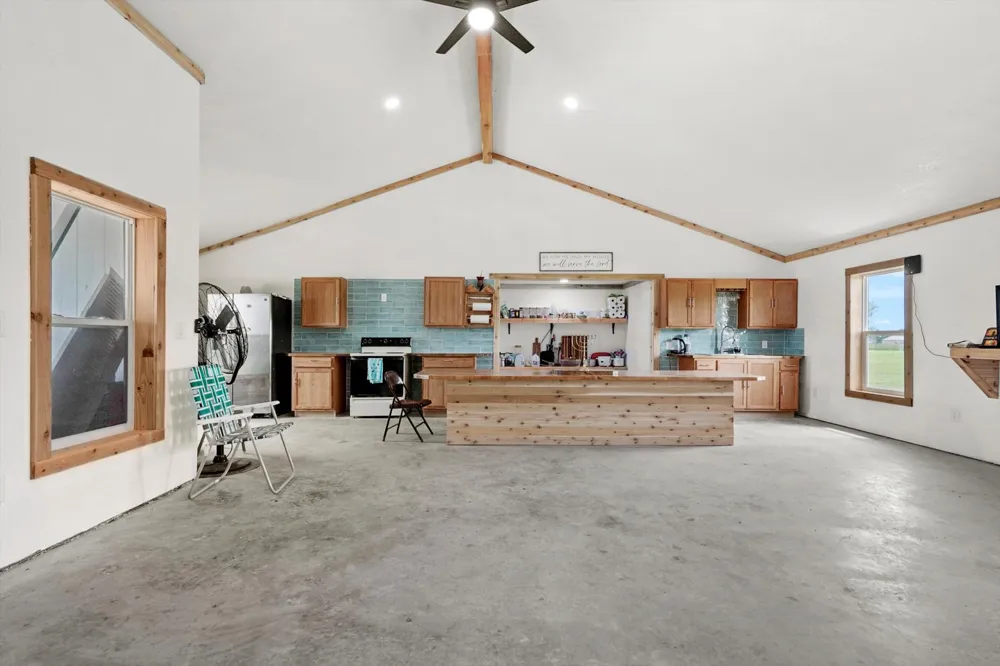 2200 166th Road Mounds, OK 74047