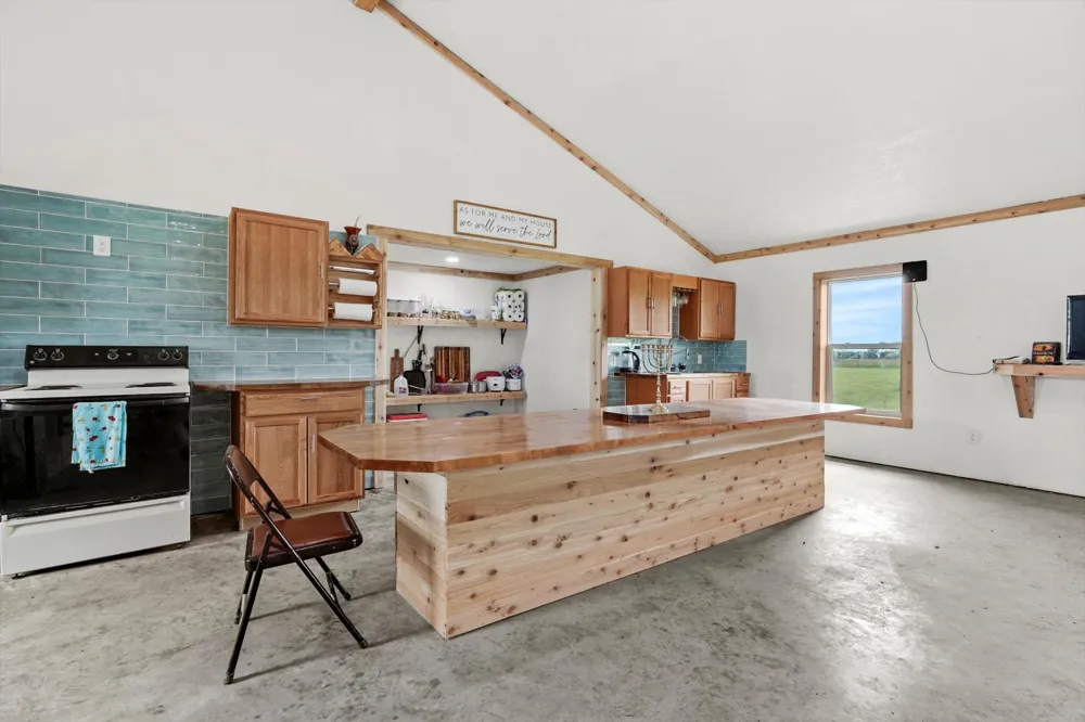2200 166th Road Mounds, OK 74047