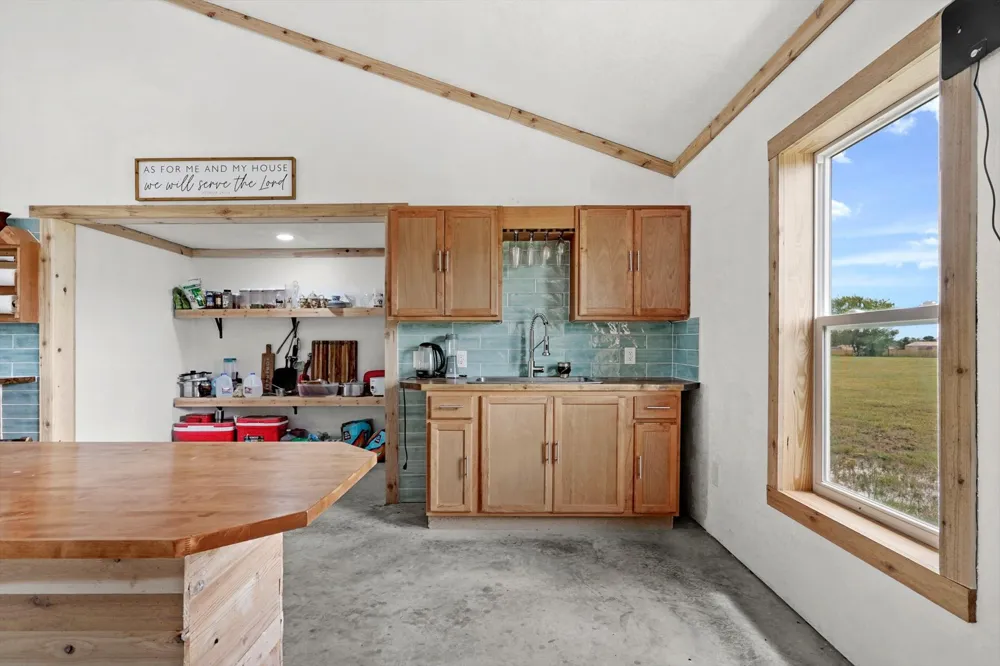 2200 166th Road Mounds, OK 74047
