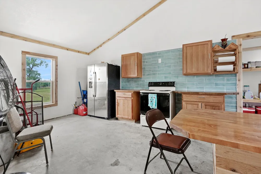 2200 166th Road Mounds, OK 74047