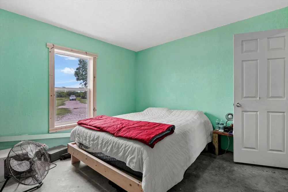 2200 166th Road Mounds, OK 74047