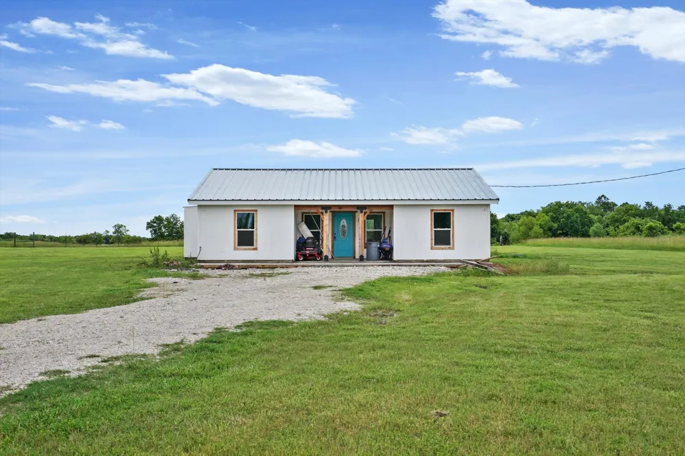 2200 166th Road Mounds, OK 74047